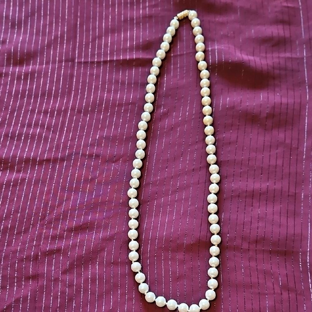 7 Assorted Handmade Faux Pearl Necklaces - Picture 4 of 8